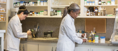 Things to Consider while Choosing the Right Compounding Pharmacy